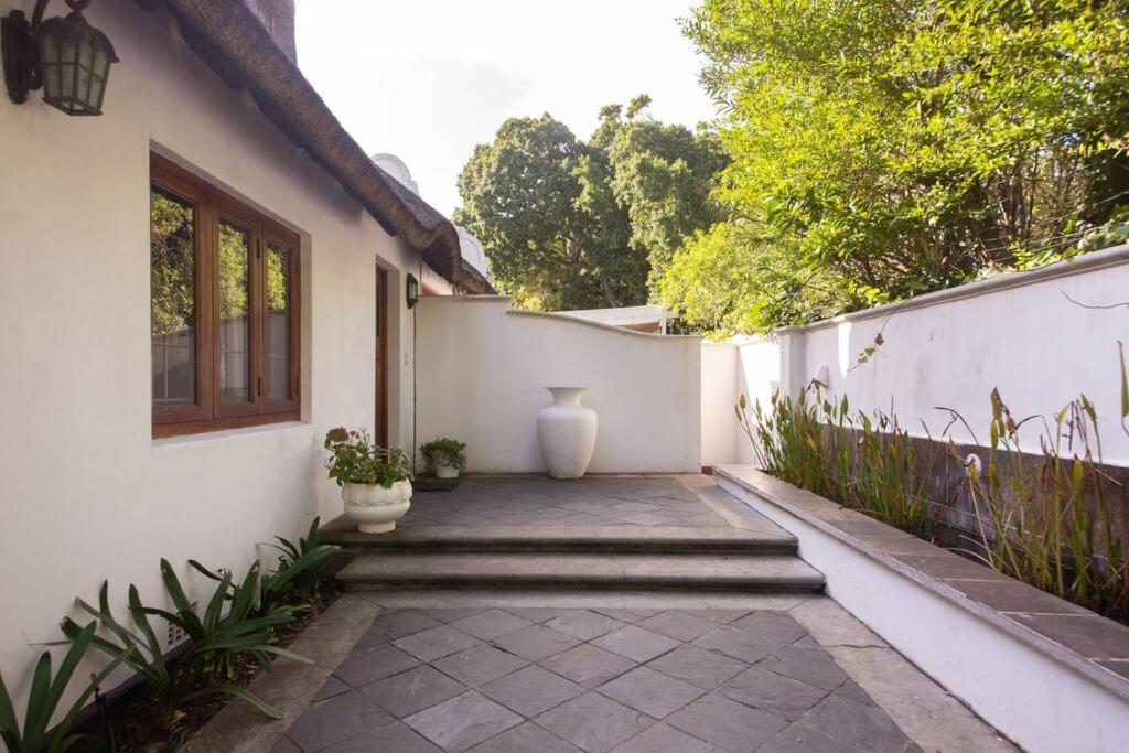 Mawethu Peaceful Garden With Covered Pool And Braai Area Cape Town Eksteriør bilde