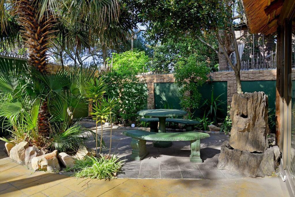 Mawethu Peaceful Garden With Covered Pool And Braai Area Cape Town Eksteriør bilde